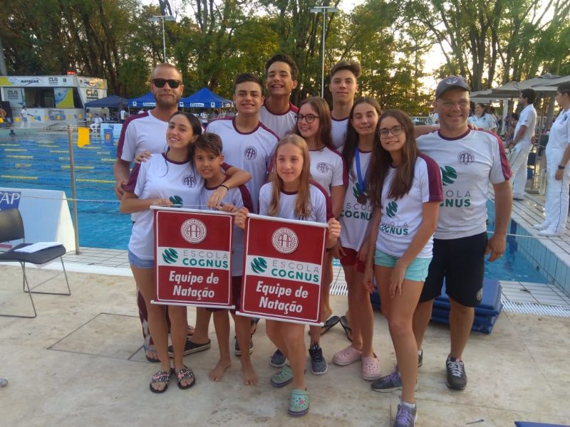 EQUIPE DE NATAÇÃO DA A. A. A/ ESCOLA COGNUS CONQUISTA 10 MEDALHAS NO  TORNEIO REGIONAL DE PETIZ A SENIOR