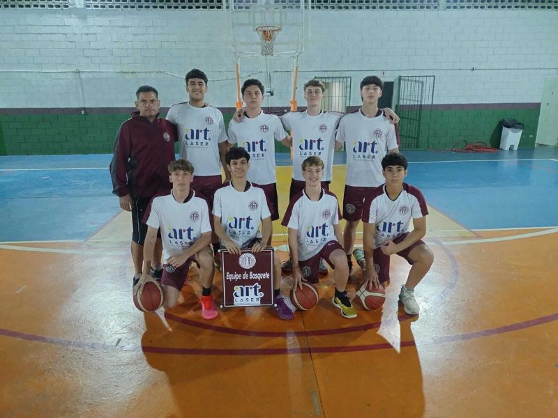 Sub-16 contra a equipe IAPI pela Liga Metropolitana de Basquete