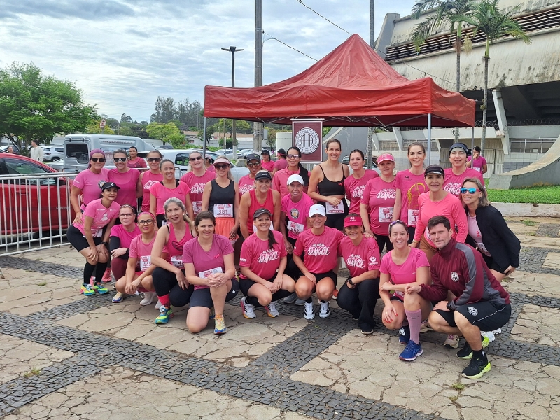Equipe de corrida AAA RUNNERS esteve presente na 5º Corrida do Batom